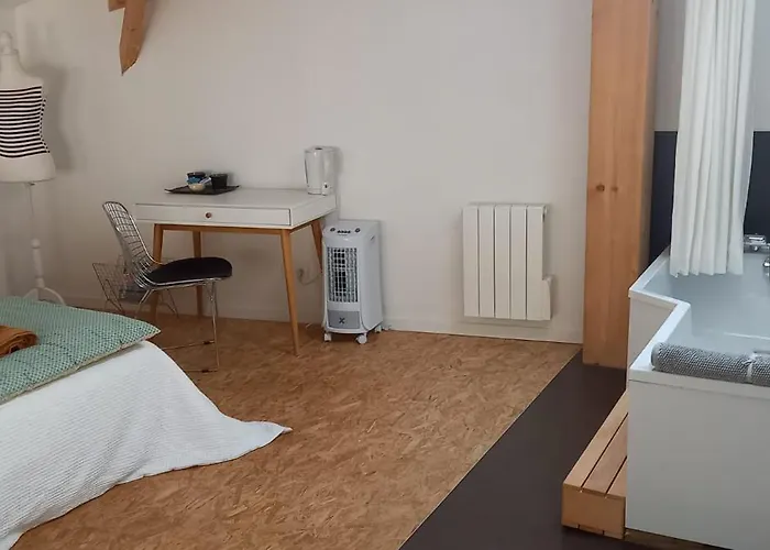 La Metairie Du Clos Saint Louis, 4 Pour 8 Personnes