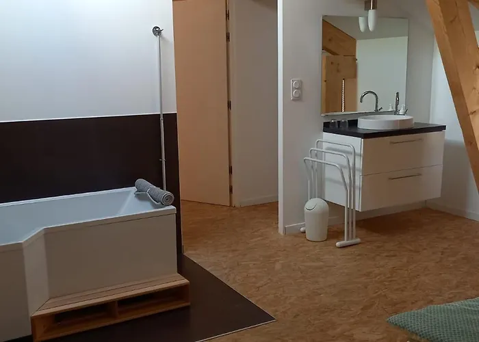 La Metairie Du Clos Saint Louis, 4 Pour 8 Personnes *