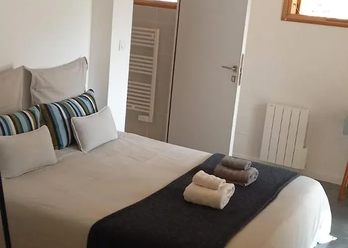 La Metairie Du Clos Saint Louis, 4 Pour 8 Personnes Ferienhaus Montréal