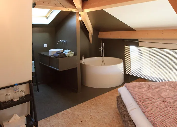 La Metairie Du Clos Saint Louis, 4 Pour 8 Personnes Montréal