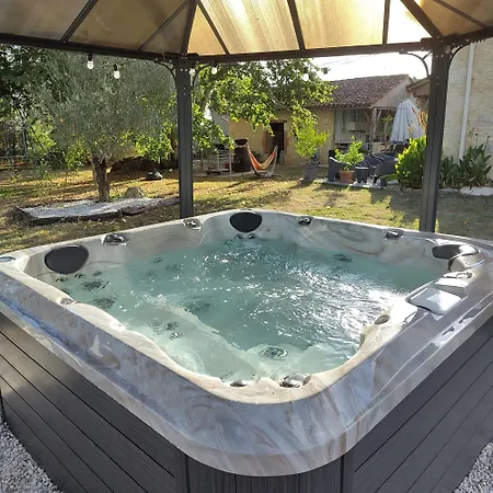 La Metairie Du Clos Saint Louis, 4 Pour 8 Personnes *